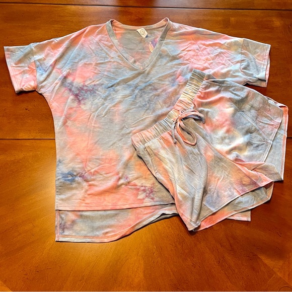 Two Piece Tie Dye Set! 🩳👚😍-LAST ONE DON’T MISS OUT!! Size S - Picture 3 of 12